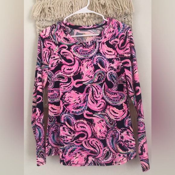 NWOT Lilly Pulitzer Luxletic Lizbeth Long Sleeve Tee in Flock to the Top - Picture 2 of 4
